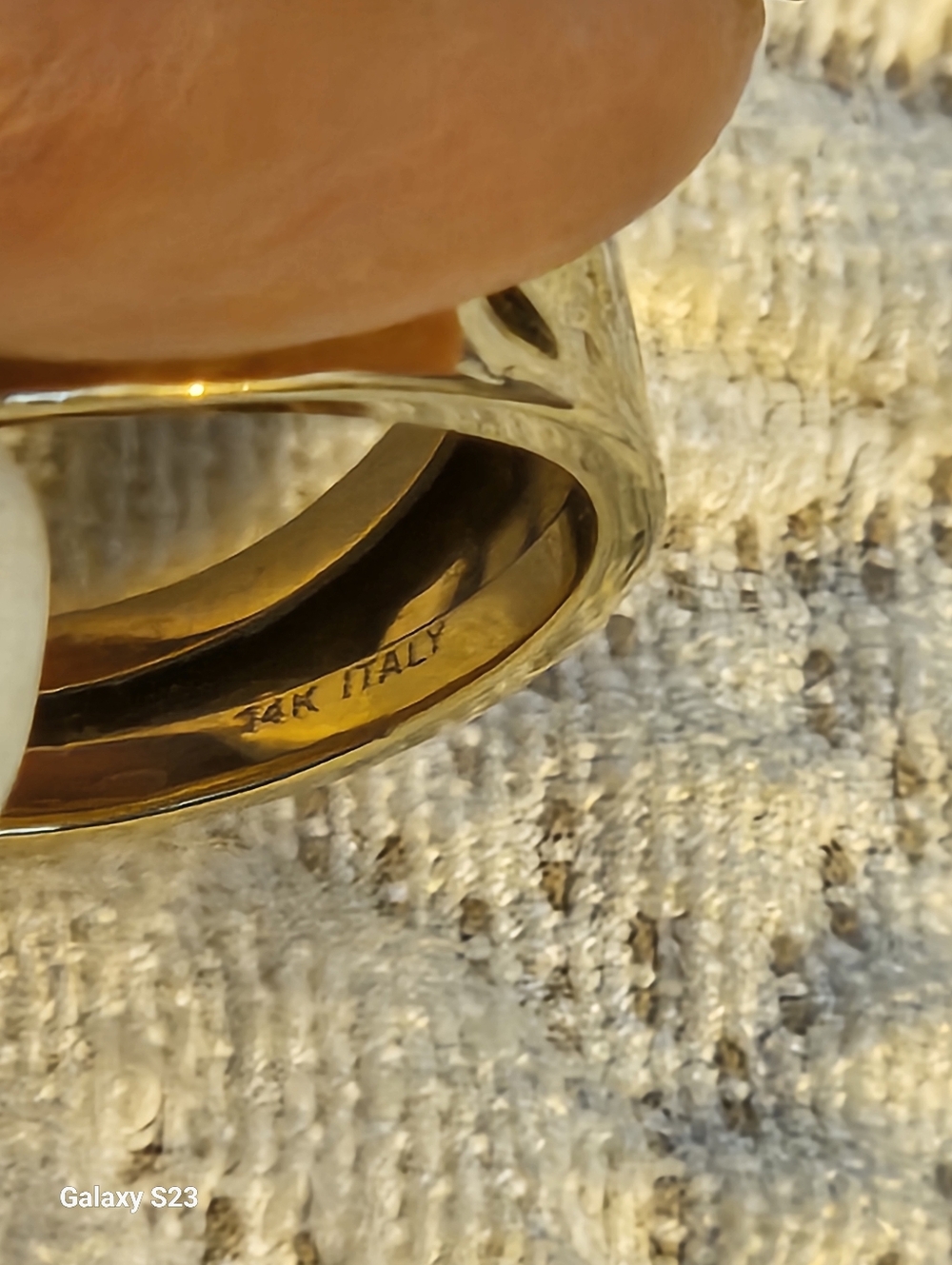 14k Solid Gold Hammered Wide Band Sz7 - Picture 5 of 5
